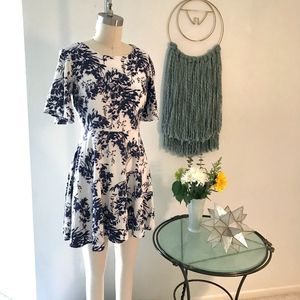 Short Sleeved Black & White Leaf Motif Dress